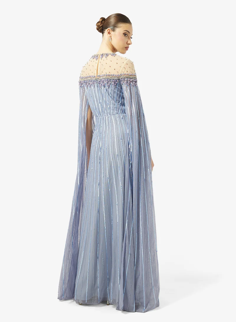 اميليا روز فستان ماكسي بأكمام كاب مزينة